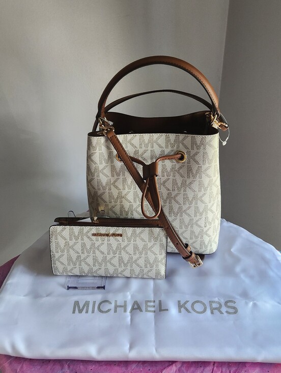 Michael Kors Handbags - Michael Kors Bucket Messenger 3 Pc set NWT